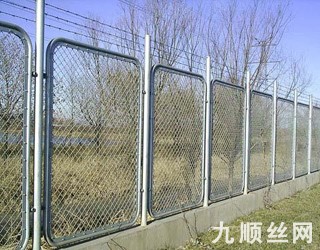 勾花網(wǎng)護欄2.jpg