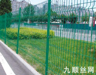 三角折彎護欄網(wǎng)1.jpg